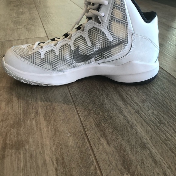 Nike’s - Picture 3 of 5